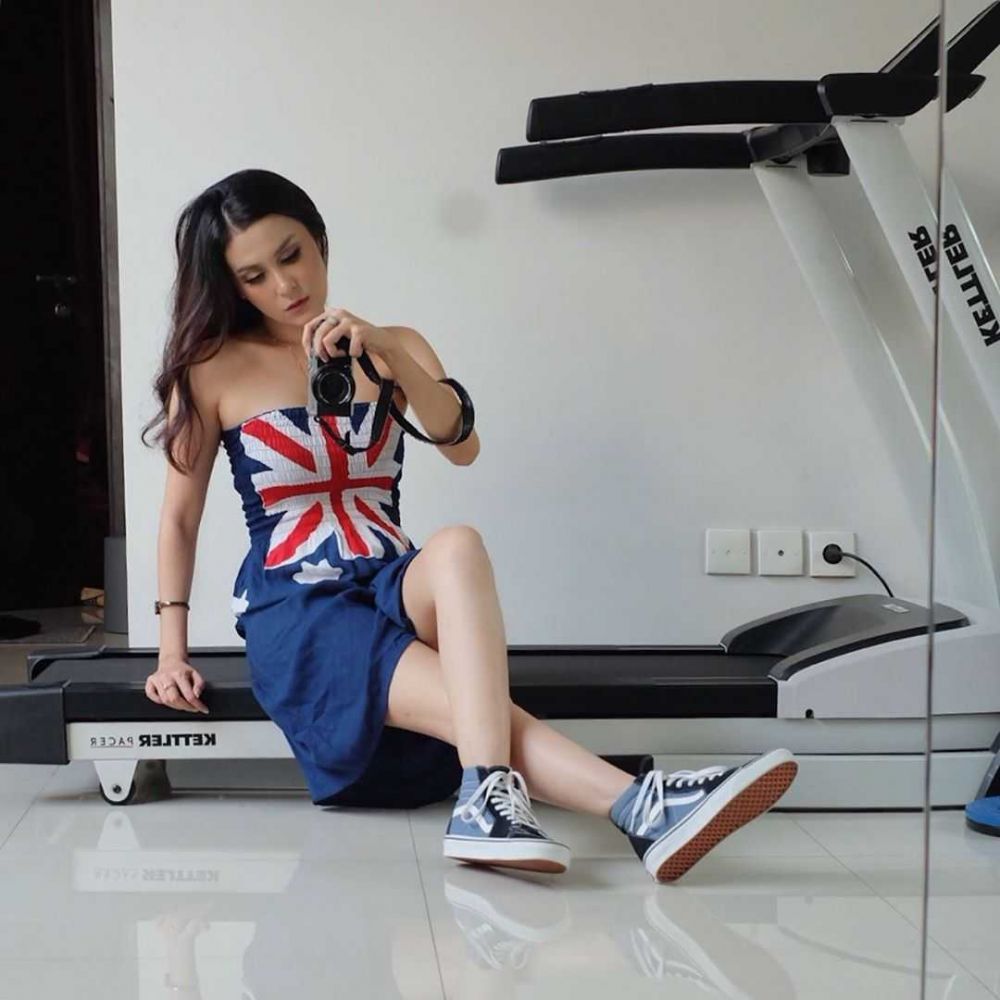 Pamer Perut Rata, 10 Potret Bugar Vicy Melanie Istri Kevin Aprilio