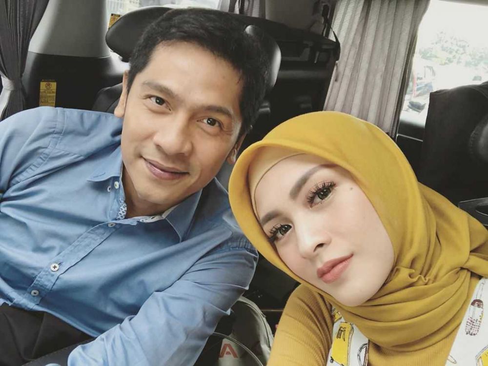 6 Tahun Menikah 9 Potret Romantis Adi Nugroho dan Donita 