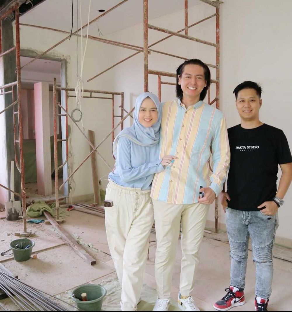 Desainnya Keren! 9 Potret Tampilan Rumah Baru Roger dan Cut Meyriska