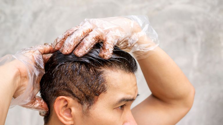 5 Cara Tepat Mewarnai Rambut di Rumah, Hasilnya Memuaskan! 