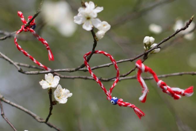 7 Fakta Seputar Baba Marta Tradisi Musim Semi Di Bulgaria 