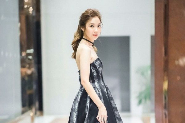 10 Potret Puimek Kenakan Dress, Si Tomboy di 'The Gifted Graduation'