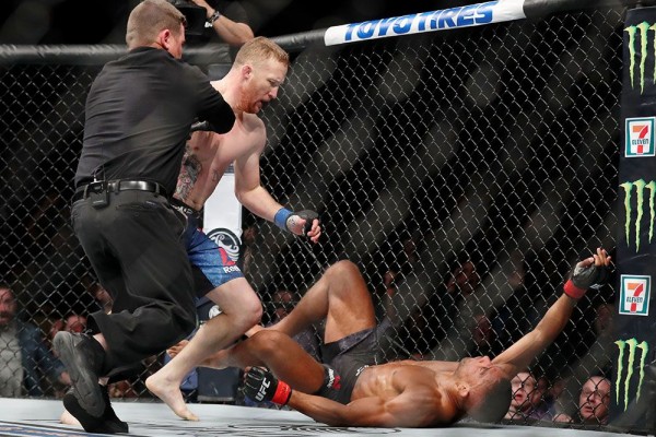 Justin Gaethje Ejek Charles Oliveira yang Gelarnya Dicopot UFC