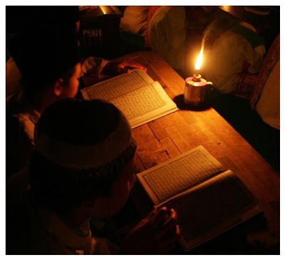 Jalan Sunyi Transpuan Semarang Ajari Anak-anak Khataman Quran