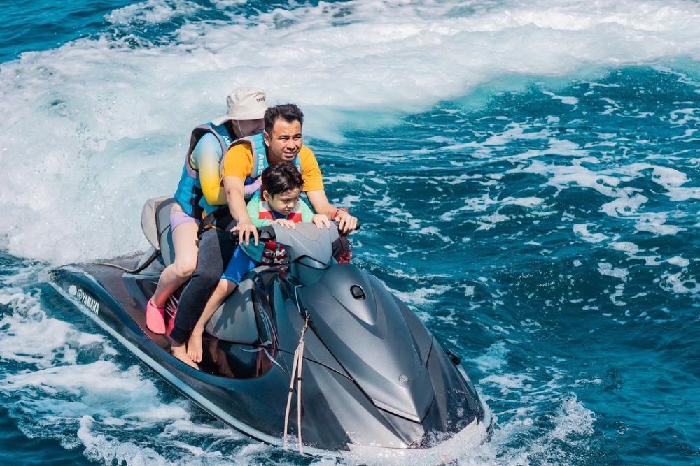 Bak Adegan Baywatch 10 Keseruan Keluarga Raffi Ahmad Naik Jet Ski