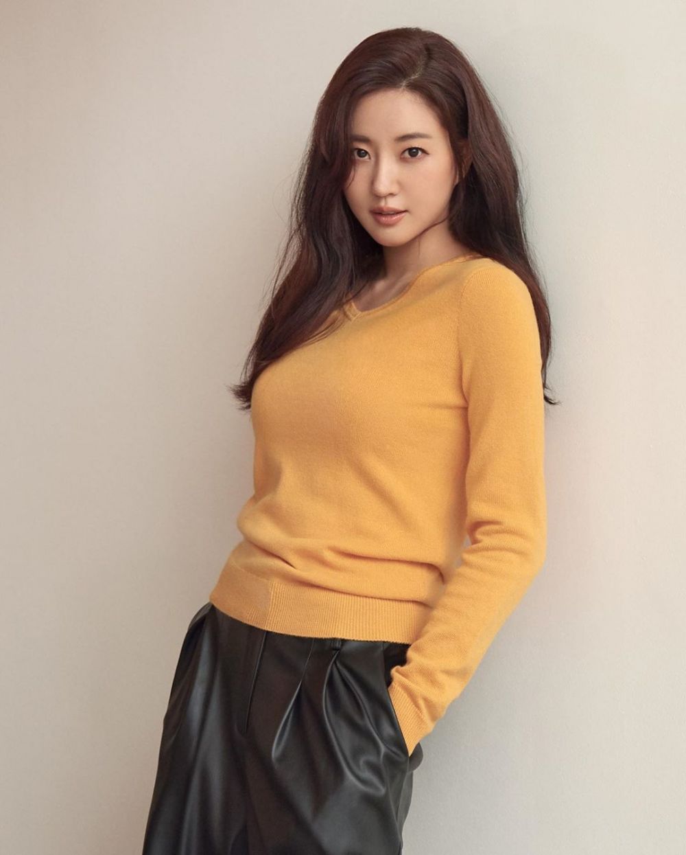 10 Pesona Kim Sa Rang, Influencer Kece di KDrama 'Revenge' .