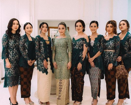 10 Gaya Hits Geng Sosialita Nikita Willy Temani Naik ke Pelaminan