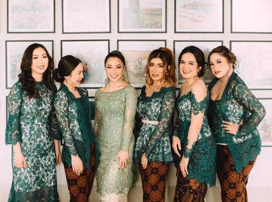10 Gaya Hits Geng Sosialita Nikita Willy Temani Naik ke Pelaminan