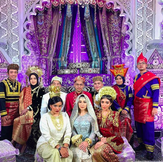 10 Gaya Hits Geng Sosialita Nikita Willy Temani Naik ke Pelaminan