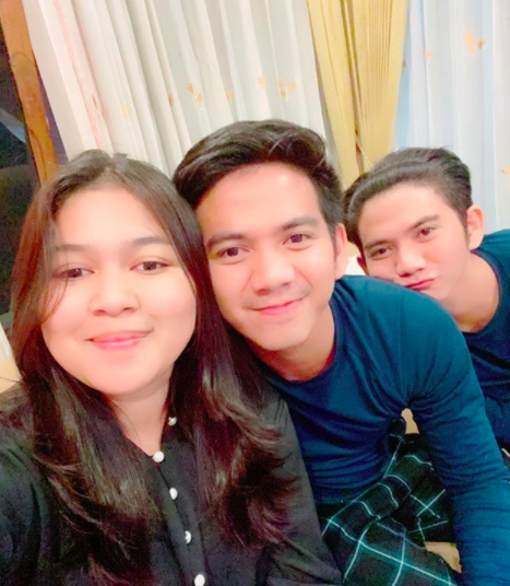 10 Potret Mesra Rizki D'Academy dan Aryaningrat Bikin Heboh