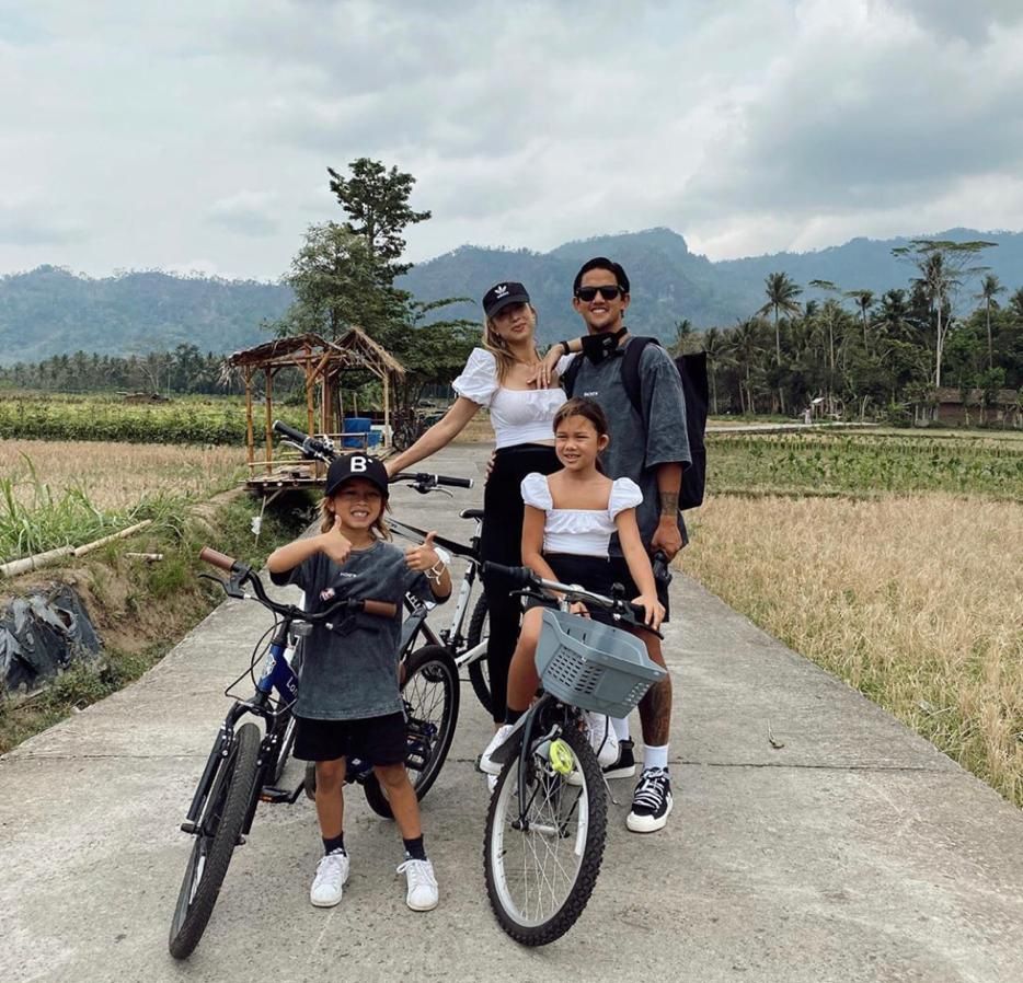 Family Goals, 11 Potret Seru Keluarga Bachdim di Yogyakarta