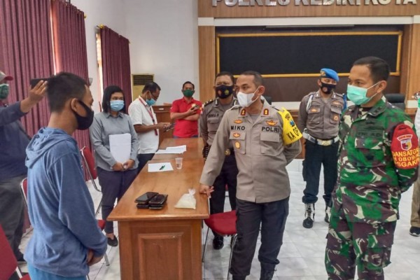 Polres Kediri Kota Tangkap Belasan Pelajar yang Hendak Ikut Demo