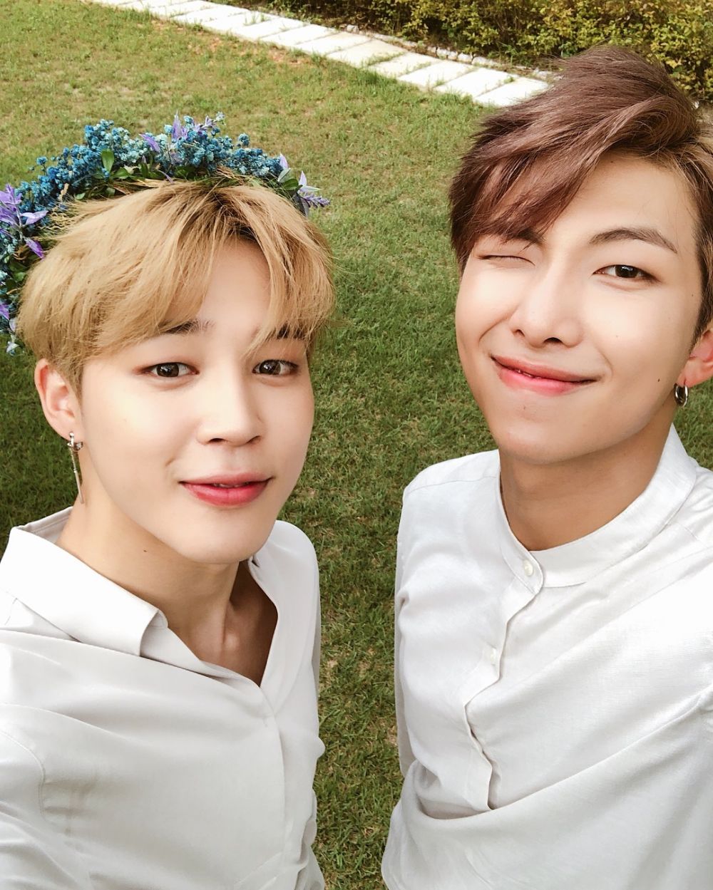 Bromance Goals, Inilah 10 Potret Manis Selfie RM dan Jimin BTS