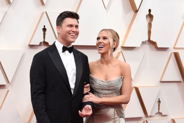 Resmi Menikah, 10 Perjalanan Cinta Colin Jost dan Scarlett Johansson