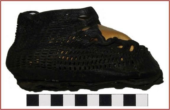 Sepatu romawi kuno
