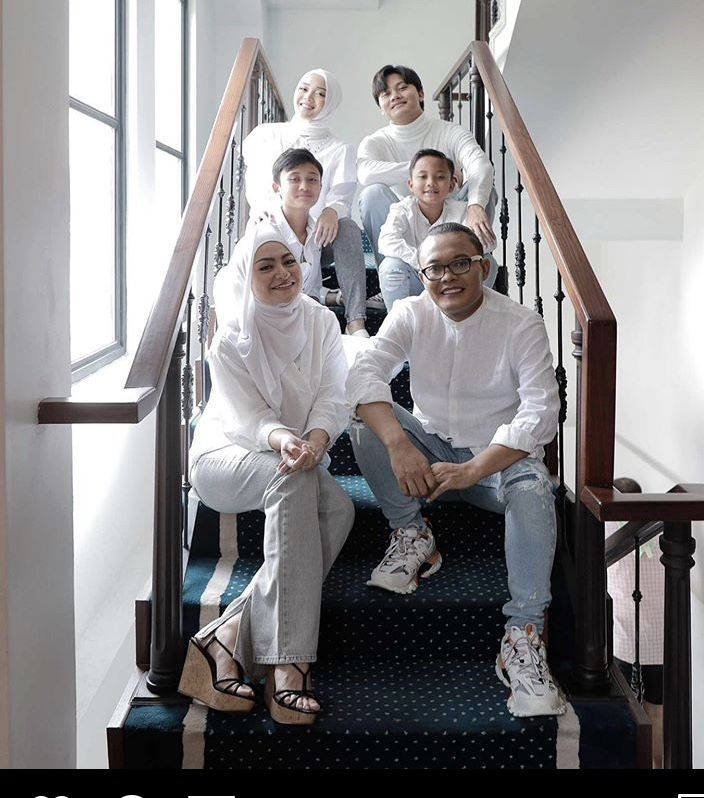 Diduga Prewed, 10 Gaya Pemotretan Sule dan Nathalie yang Mesra Abis