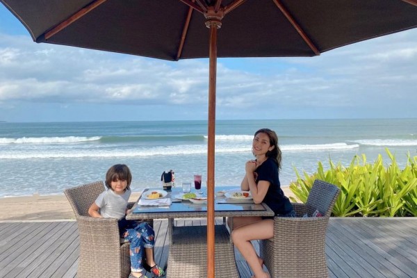 10 Seleb Menjadi Single Parent dengan Satu Anak Lelaki