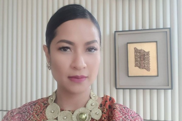 Sama-sama 'Anak' Sari Nila, 10 Persona Arya Saloka Vs Adipati Dolken
