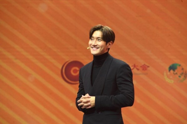 10 Potret Keren Siwon jadi Pembicara, Memang Cocok Jadi Duta UNICEF!