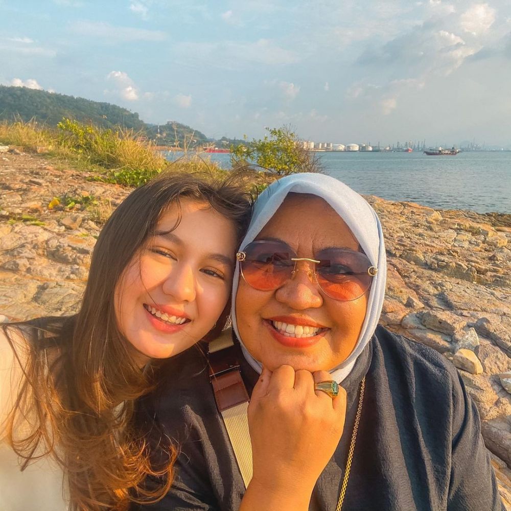 Blasteran Inggris 10 Potret Zoe Abbas Dan Mamanya Yang Asli Indonesia