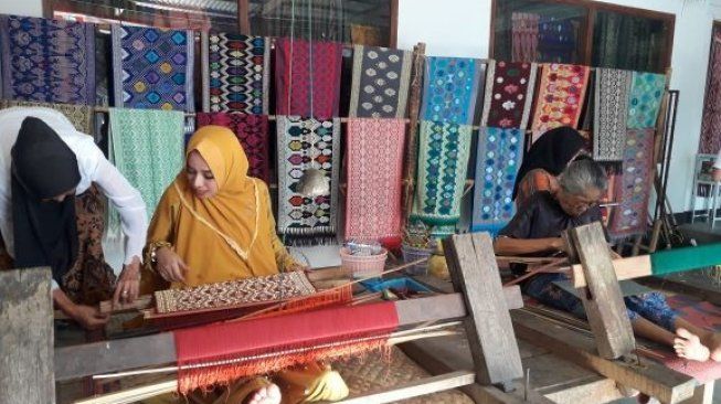 Kain Tenun Sukarara, Oleh-oleh Wajib Jika Berkunjung ke Lombok