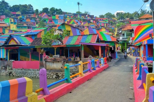 Imbas COVID-19, Wisata Kampung Pelangi Semarang Tutup, Cat pada Rusak