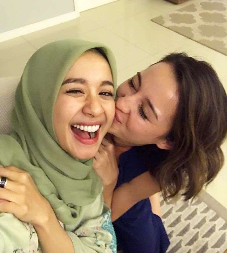 Bersahabat, 9 Potret Kedekatan Julie Estelle Dan Laudya Cynthia Bella