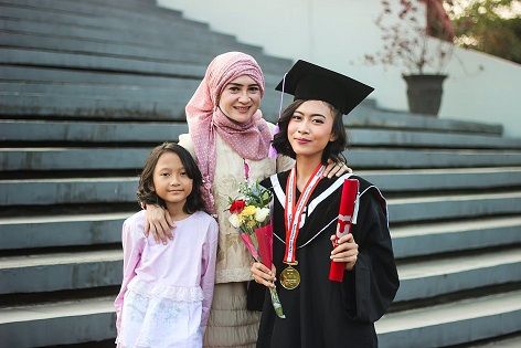 Sudah Bisa Cari Uang Sendiri? 6 Alasan untuk Tetap Selesaikan Kuliah