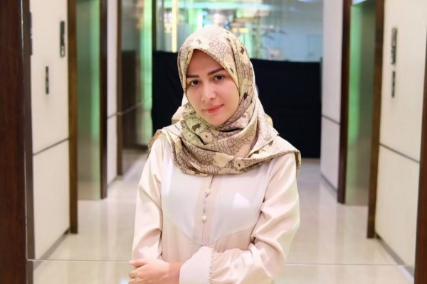 9 Potret Anggun Rina Diana Berhijab, Tokoh Maya di 'Aku Ingin Dicintai