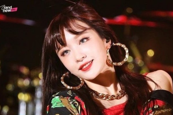 10 Potret Menarik Hani EXID saat Pakai Hoop Earings, Makin Ngefans