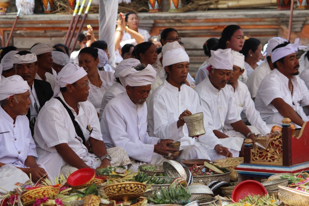 8 Rangkaian Upacara Adat Hindu Bali untuk Keselamatan Buah Hati