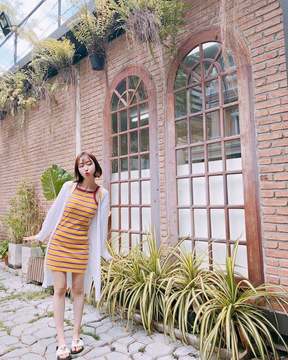 10 Inspirasi Outfit Nuansa Kuning Sunny Dahye, Cerah dan Fresh Abis!