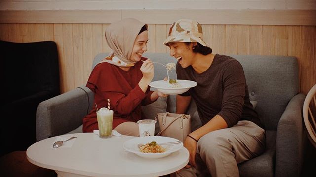 10 Beda Gaya Arya Saloka Saat Jadi Suami Putri Anne vs Amanda Manopo