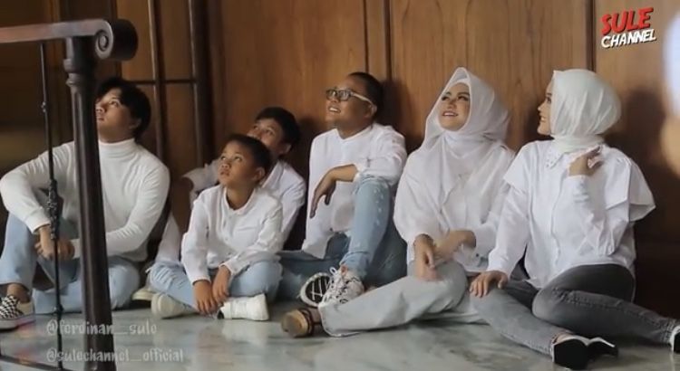 Diduga Prewed, 10 Gaya Pemotretan Sule dan Nathalie yang Mesra Abis