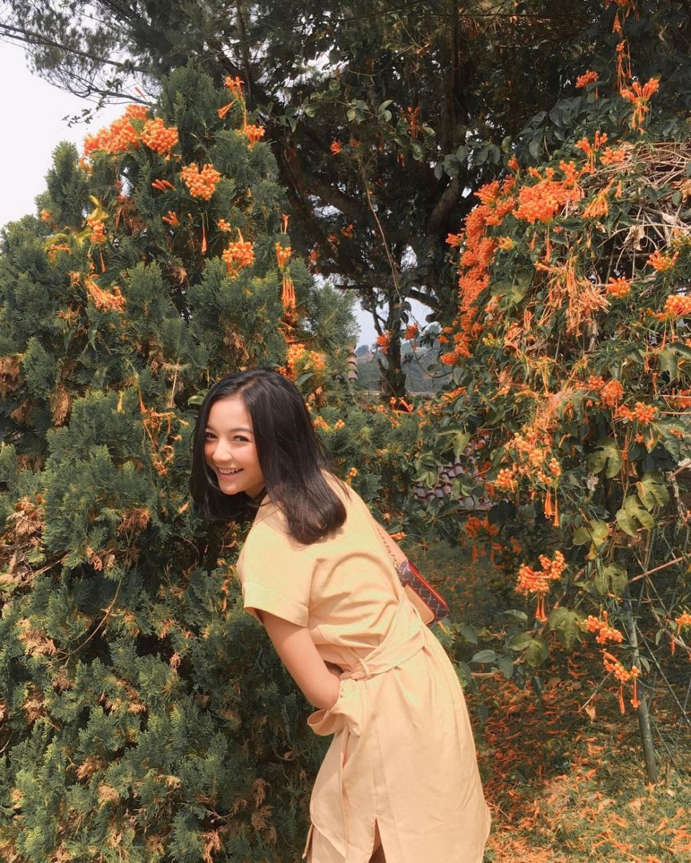 Makin Memesona, 10 Potret Feminin Glenca Chysara Pakai Dress