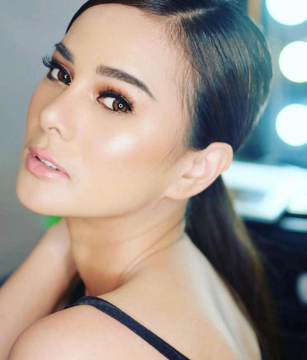 9 Potret Astrid Tiar Dengan Makeup Minimalis Pesona Alami