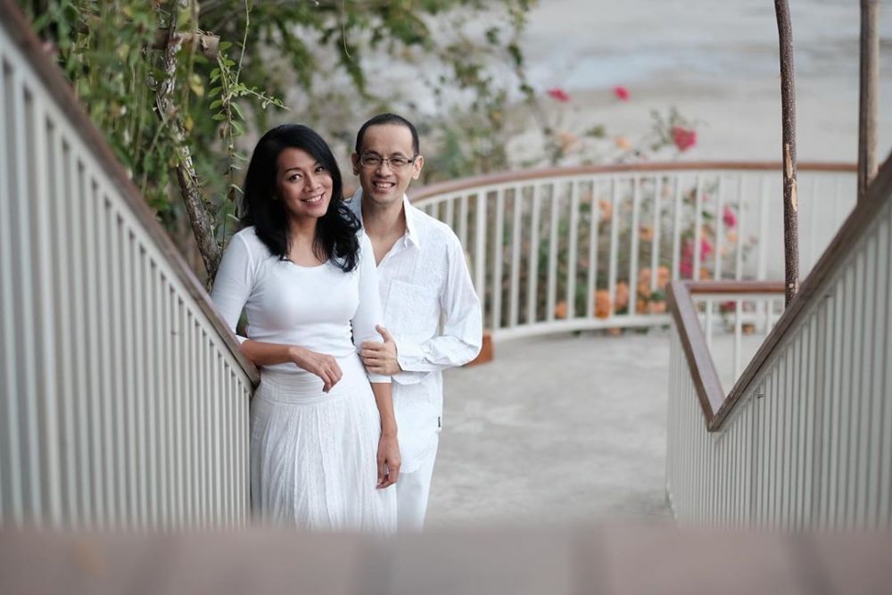 Nikah Beda Agama, 10 Potret Harmonis Rumah Tangga Dee Lestari dan Reza