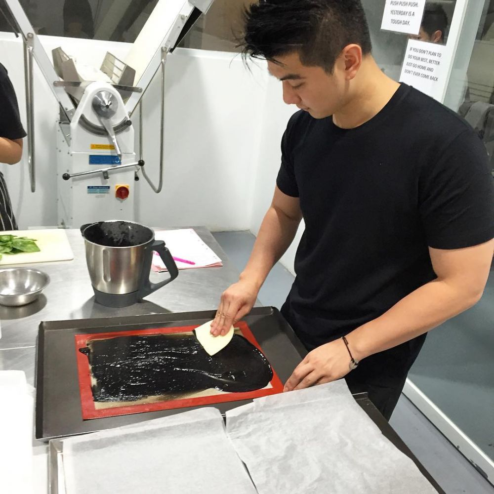 Jadi Sorotan! 9 Potret Adu Gaya Juri MasterChef Memasak di Dapur
