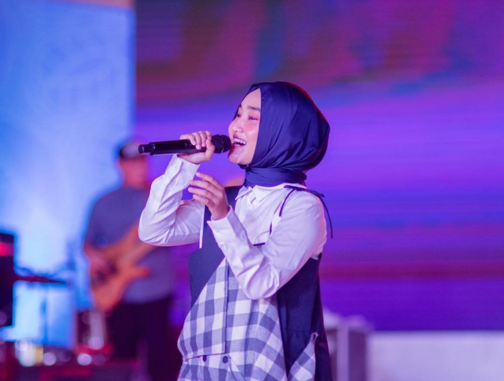 10 Potret Menawan Fatin Shidqia Saat Menyanyi Di Atas Panggung