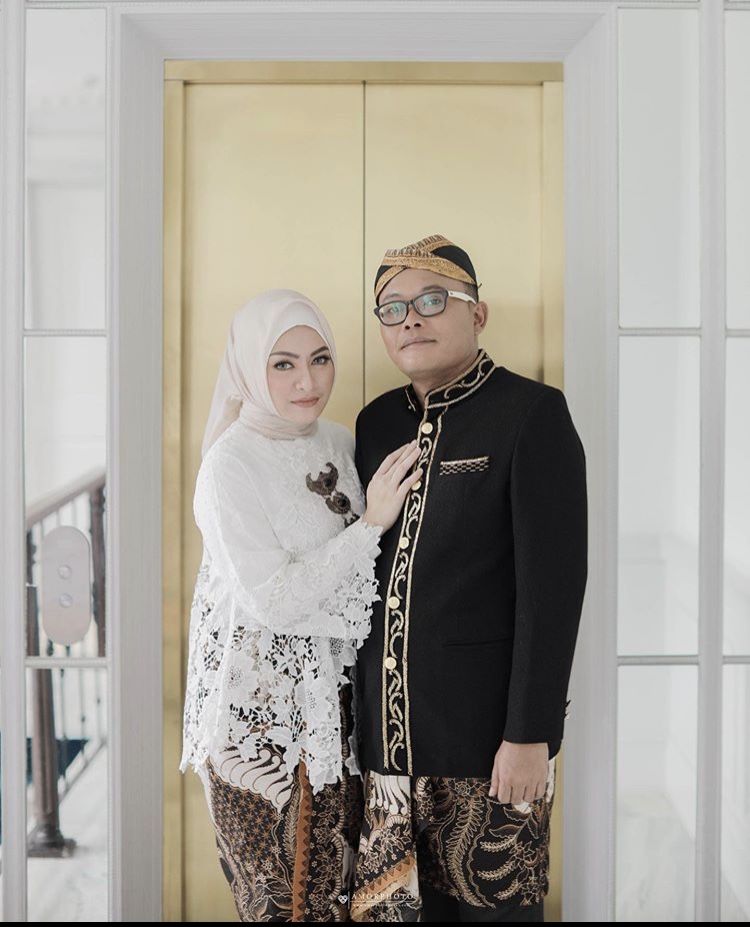 Diduga Prewed, 10 Gaya Pemotretan Sule dan Nathalie yang Mesra Abis