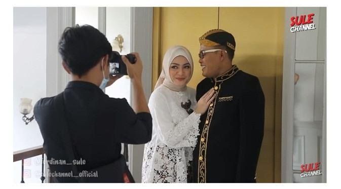 Diduga Prewed, 10 Gaya Pemotretan Sule dan Nathalie yang Mesra Abis