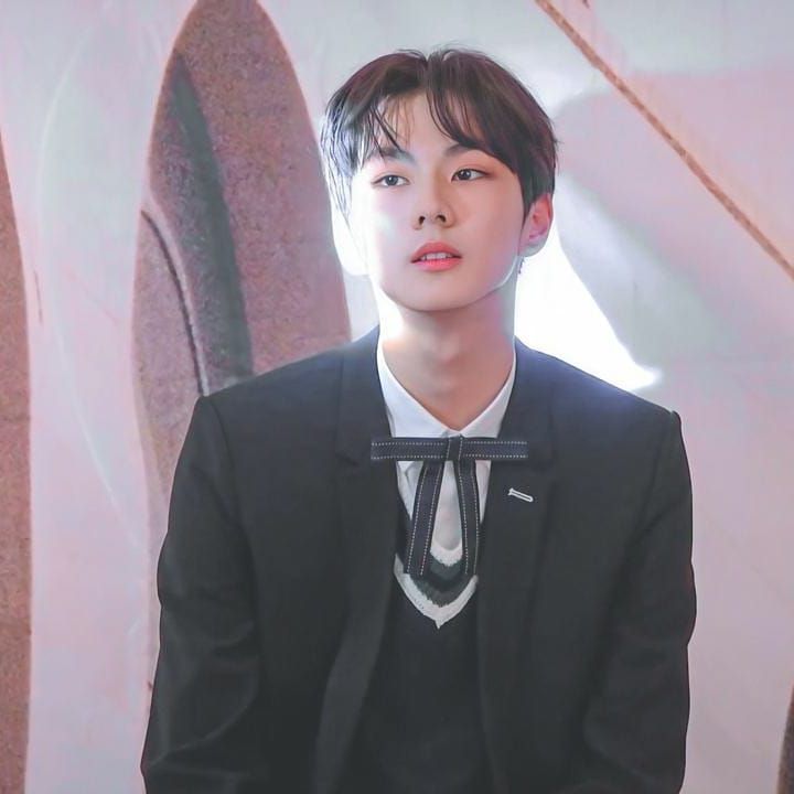 Resmi Jadi Leader, 9 Pesona Jungwon ENHYPEN yang Bikin Jatuh Hati