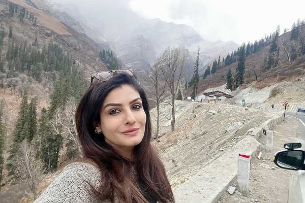 9 Potret Menawan Aktris Senior Bollywood, Raveena Tandon