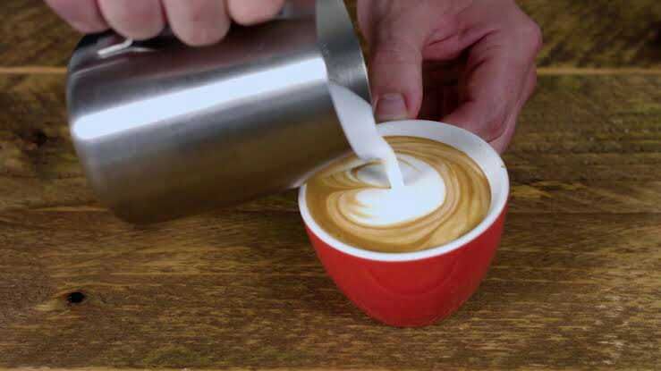 5 Tips Membuat Latte Tanpa Mesin di Rumah, Gak Kalah dari Kafe!