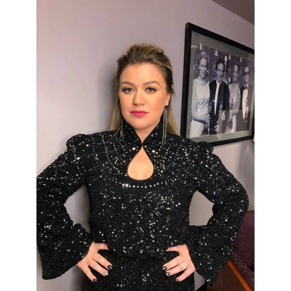 Berusia 38 Tahun, 10 Potret Terbaru Kelly Clarkson Yang Makin Memukau