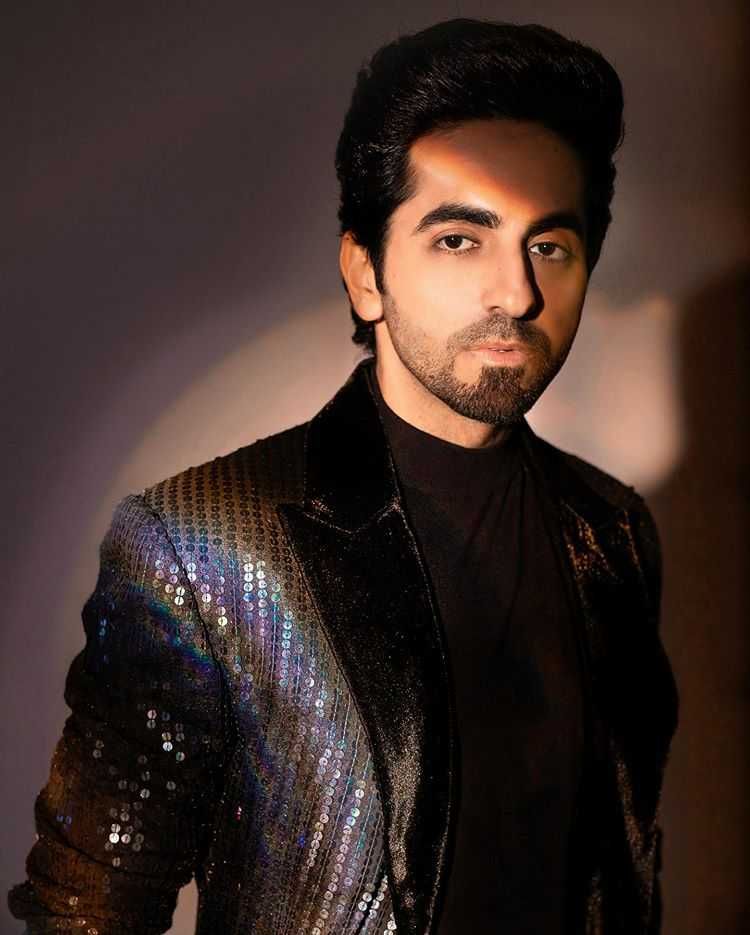 Peduli Pendidikan, 9 Artis Bollywood Ternyata Lulus S2 dari Kampus Top