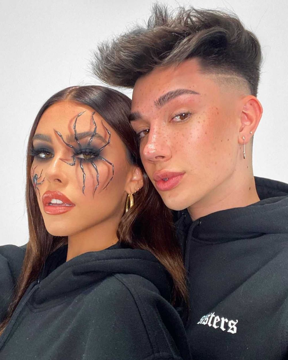10 Karya Makeup James Charles, MUA Profesional Langganan Kylie Jenner