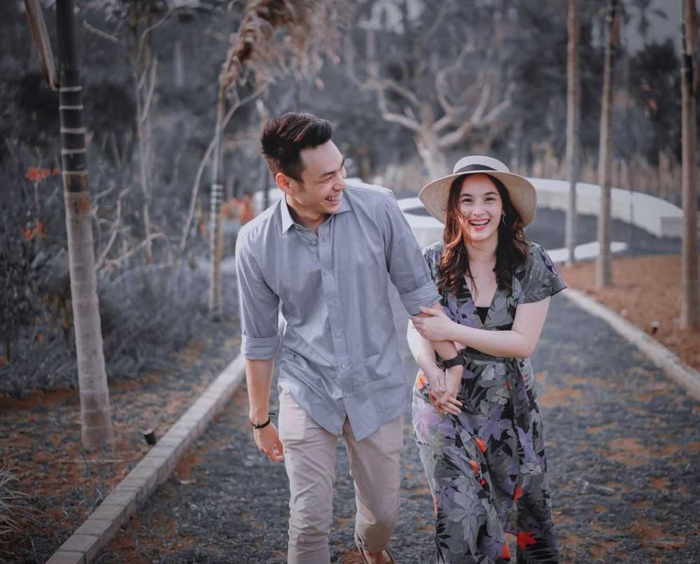 9 Adegan Mesra Chelsea Islan dan Pacar yang Bak Film Romantis