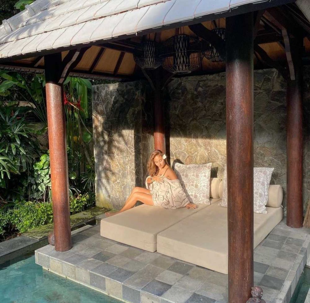 Ditinggal Sule Menikah, 10 Pesona Naomi Zaskia yang Makin Glowing!
