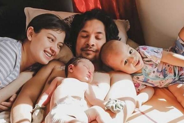 11 Seleb Ini Melahirkan Anak Kedua di Tahun 2020, Siapa Saja ya?